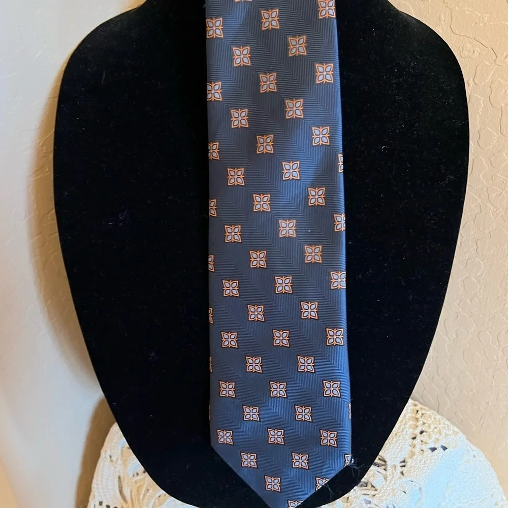 Lands End Blue Diamond Tie